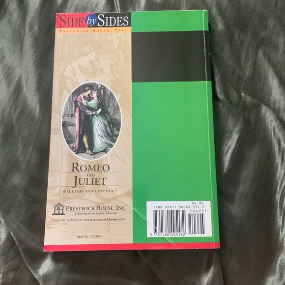 Romeo and Juliet Book - Picture 2 of 2
